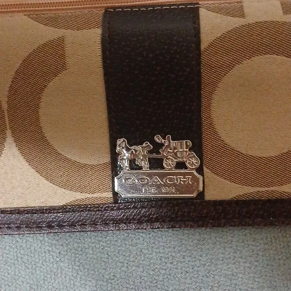COACH Wallet with Horse and Carriage emblem - Picture 5 of 6
